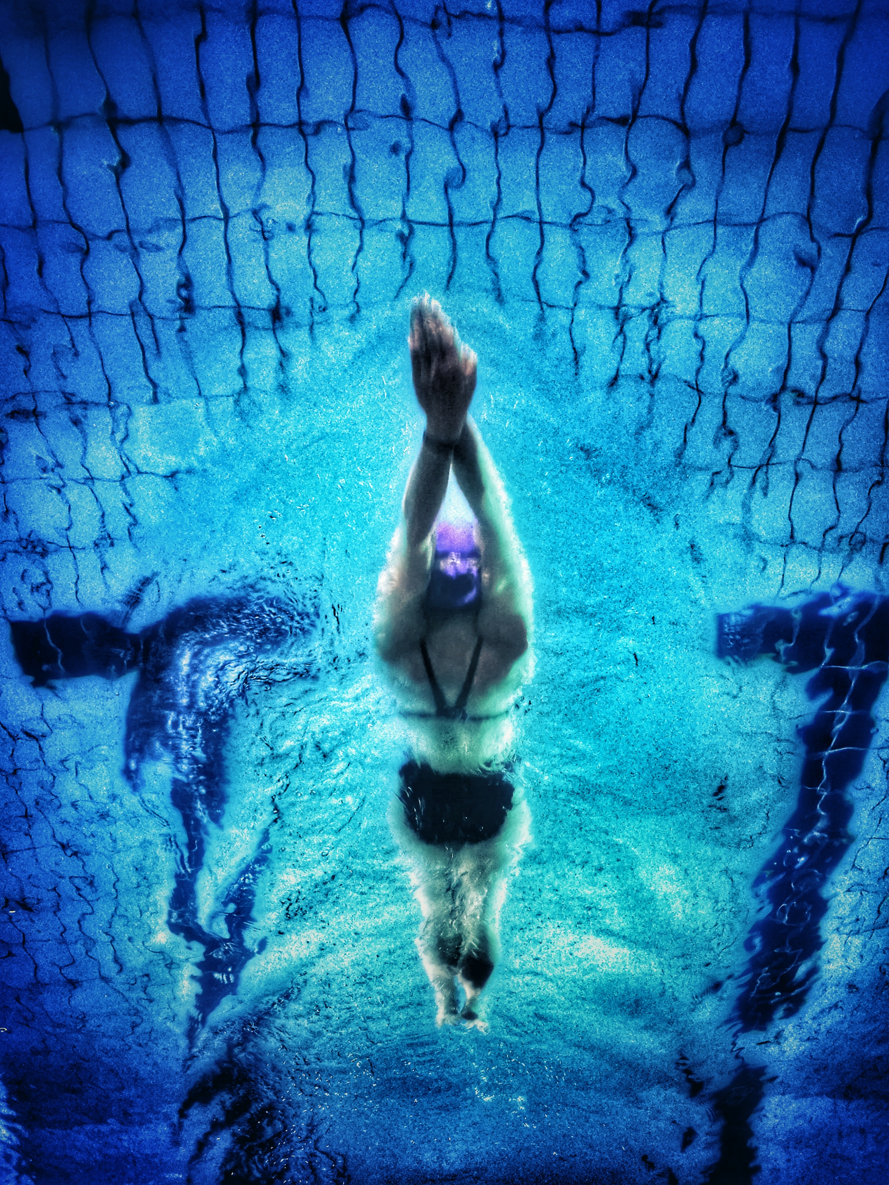 Swimmer doing backstroke start